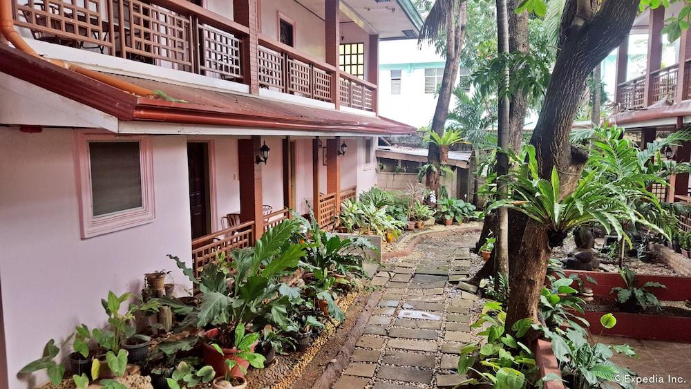 Lola Itang Pension House Tiniguiban Exterior foto