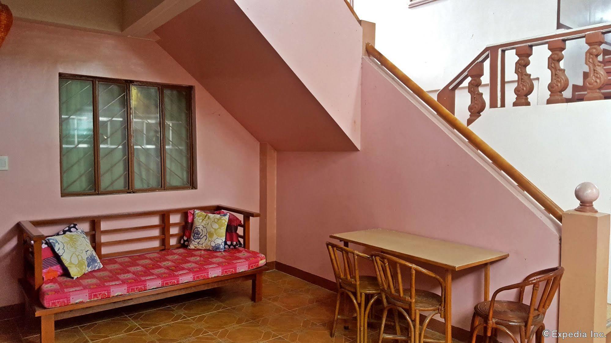 Lola Itang Pension House Tiniguiban Exterior foto