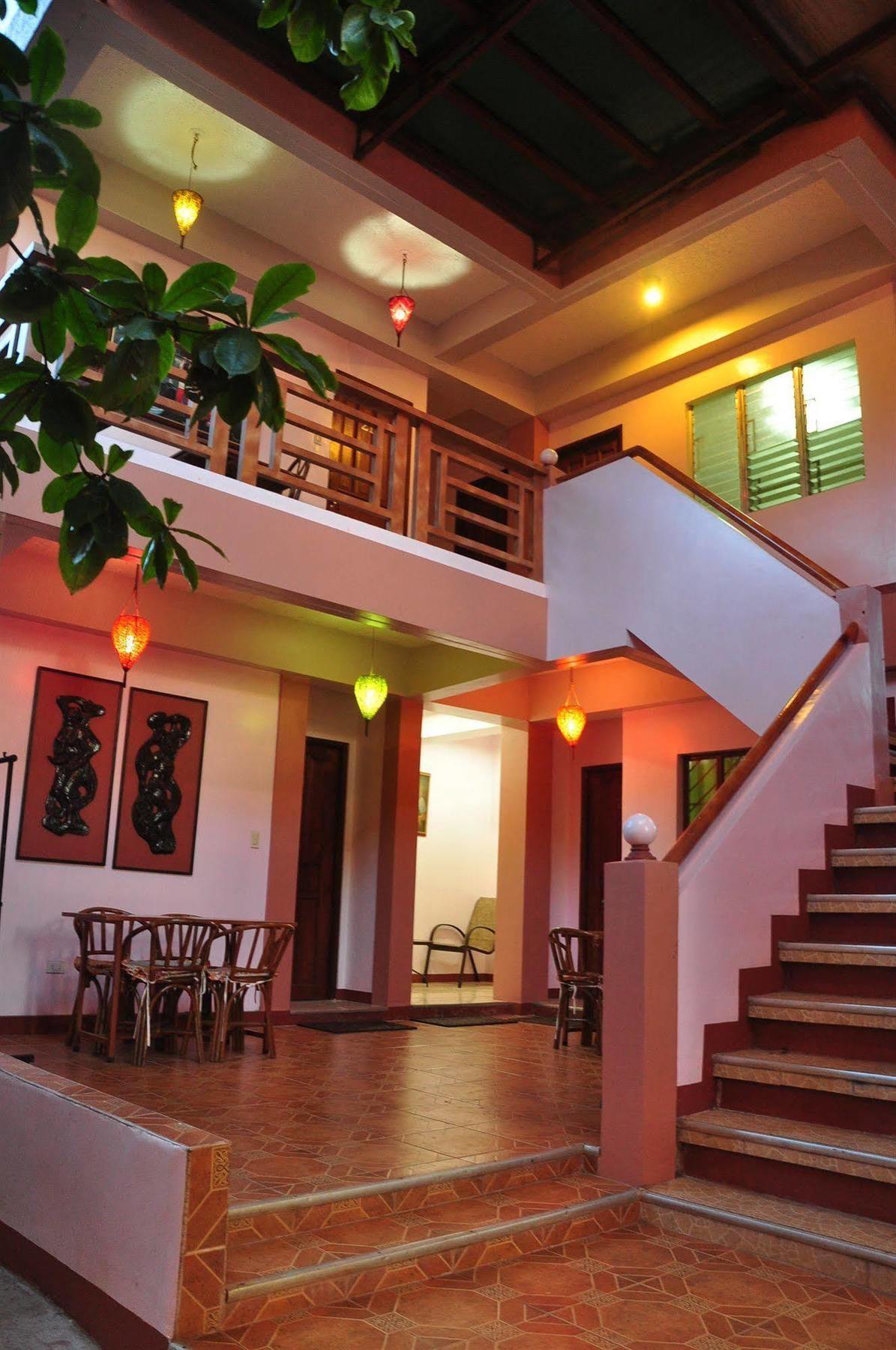 Lola Itang Pension House Tiniguiban Exterior foto