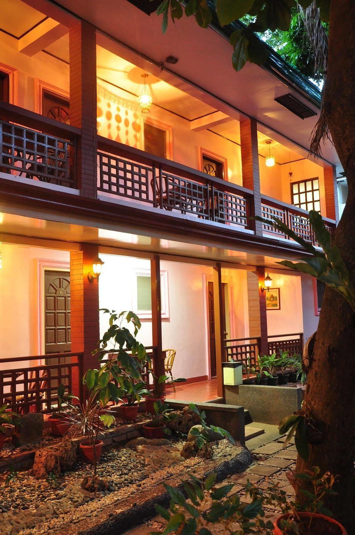 Lola Itang Pension House Tiniguiban Exterior foto