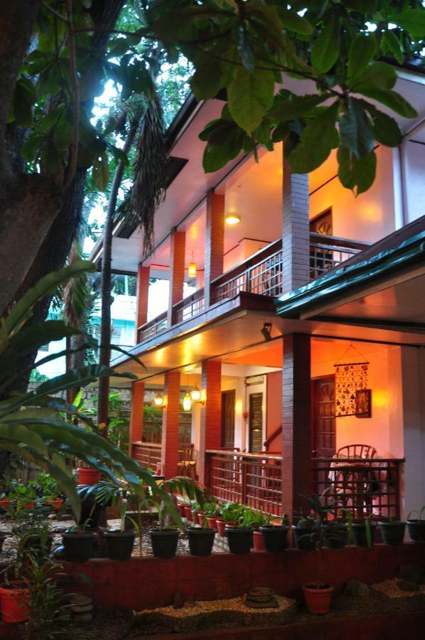 Lola Itang Pension House Tiniguiban Exterior foto