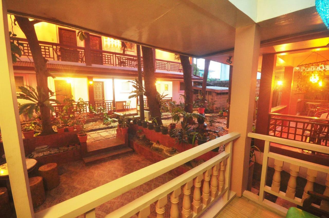 Lola Itang Pension House Tiniguiban Exterior foto